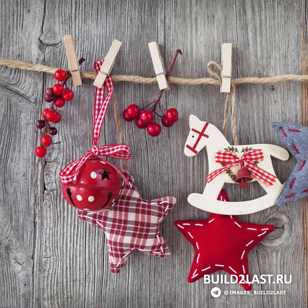 Новогодняя игрушка в виде геометрической фигуры из стекла с металлическими элементами